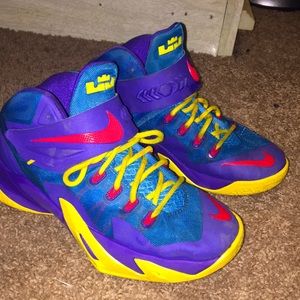 Nike Lebron Soldier VIII Size 6Y